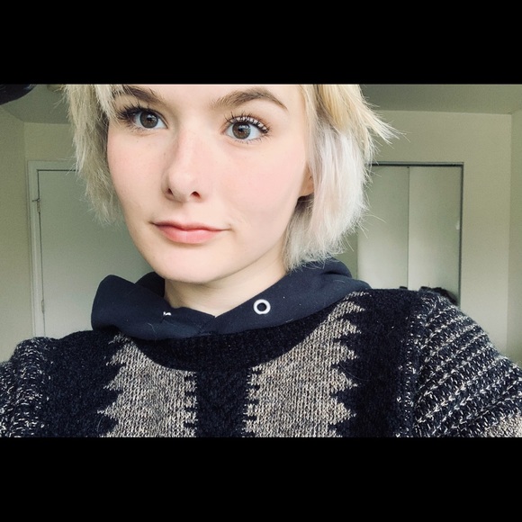 Meet your Posher, Taylor - Picture 2 of 2